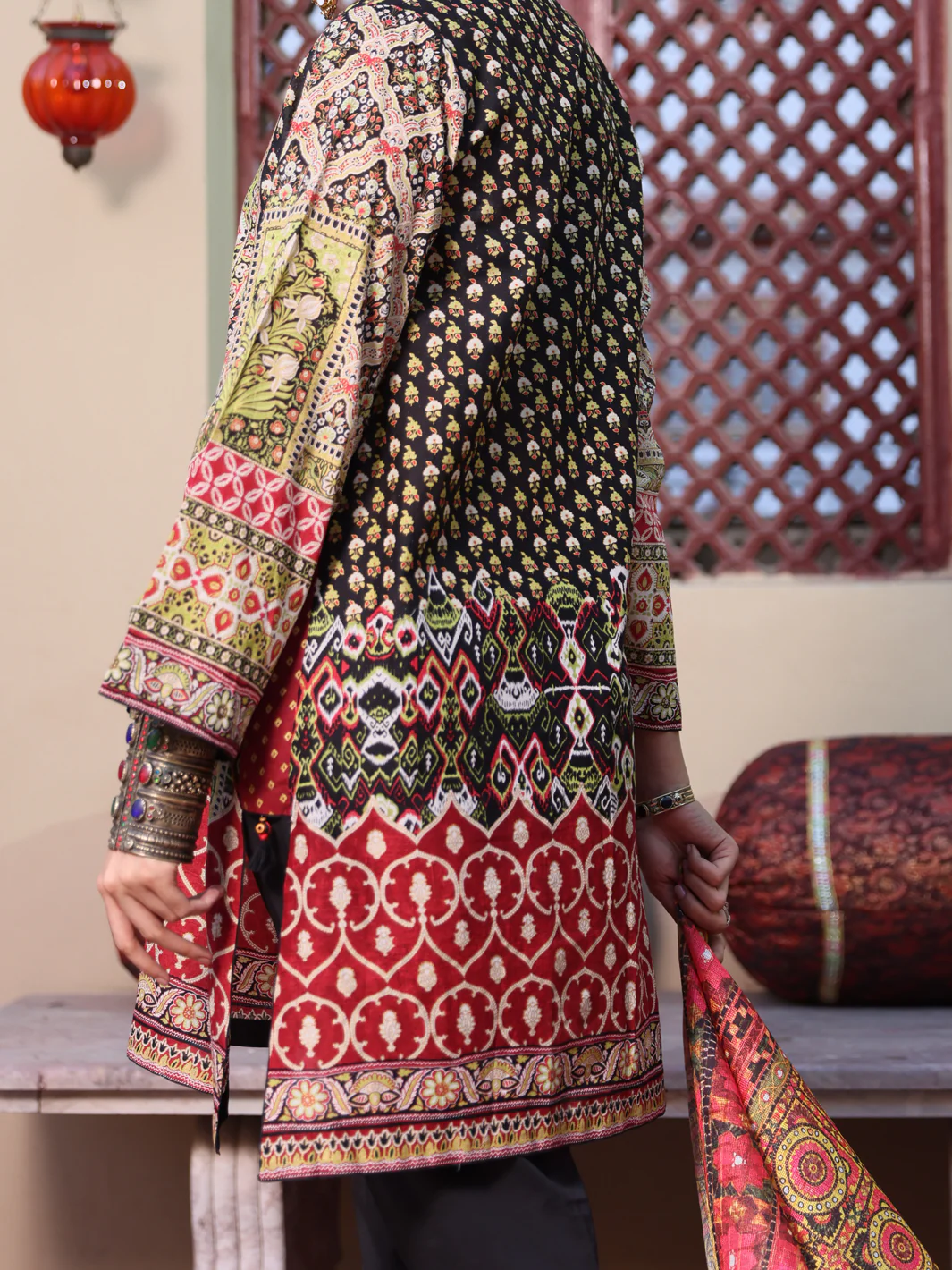 Black & Gold Lawn 3 Piece Stitched - ALP-3PS-1120/S - Image 3