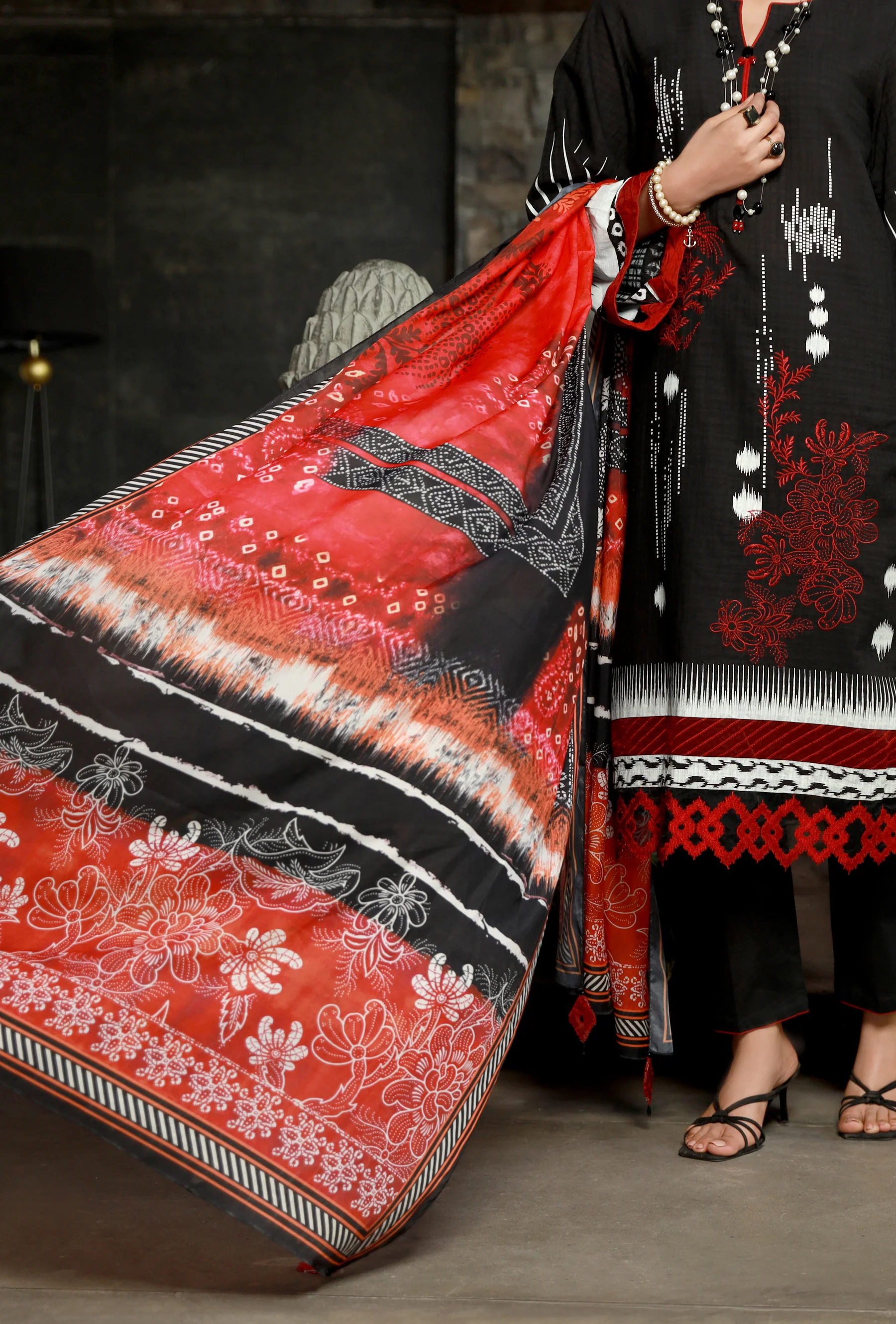 Black Jacquard 3 Piece Unstitched - ALP-3PS-1389 - Image 4