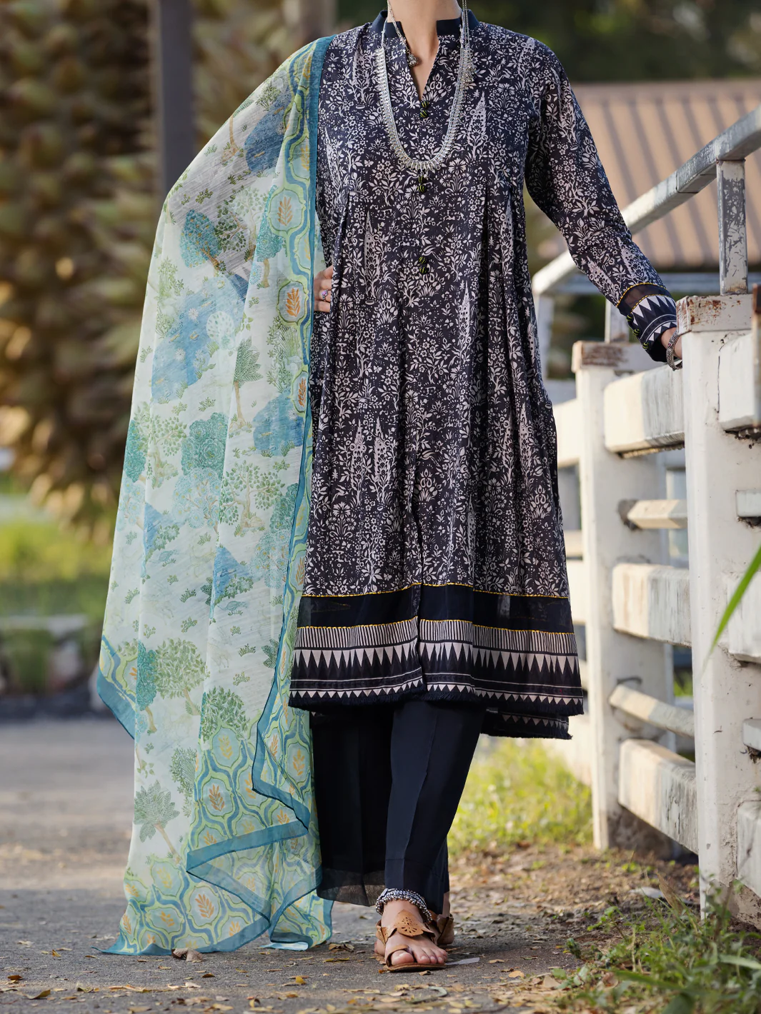 Black & Grey Lawn 3 Piece Unstitched - ALP-3PS-1507 - Image 5