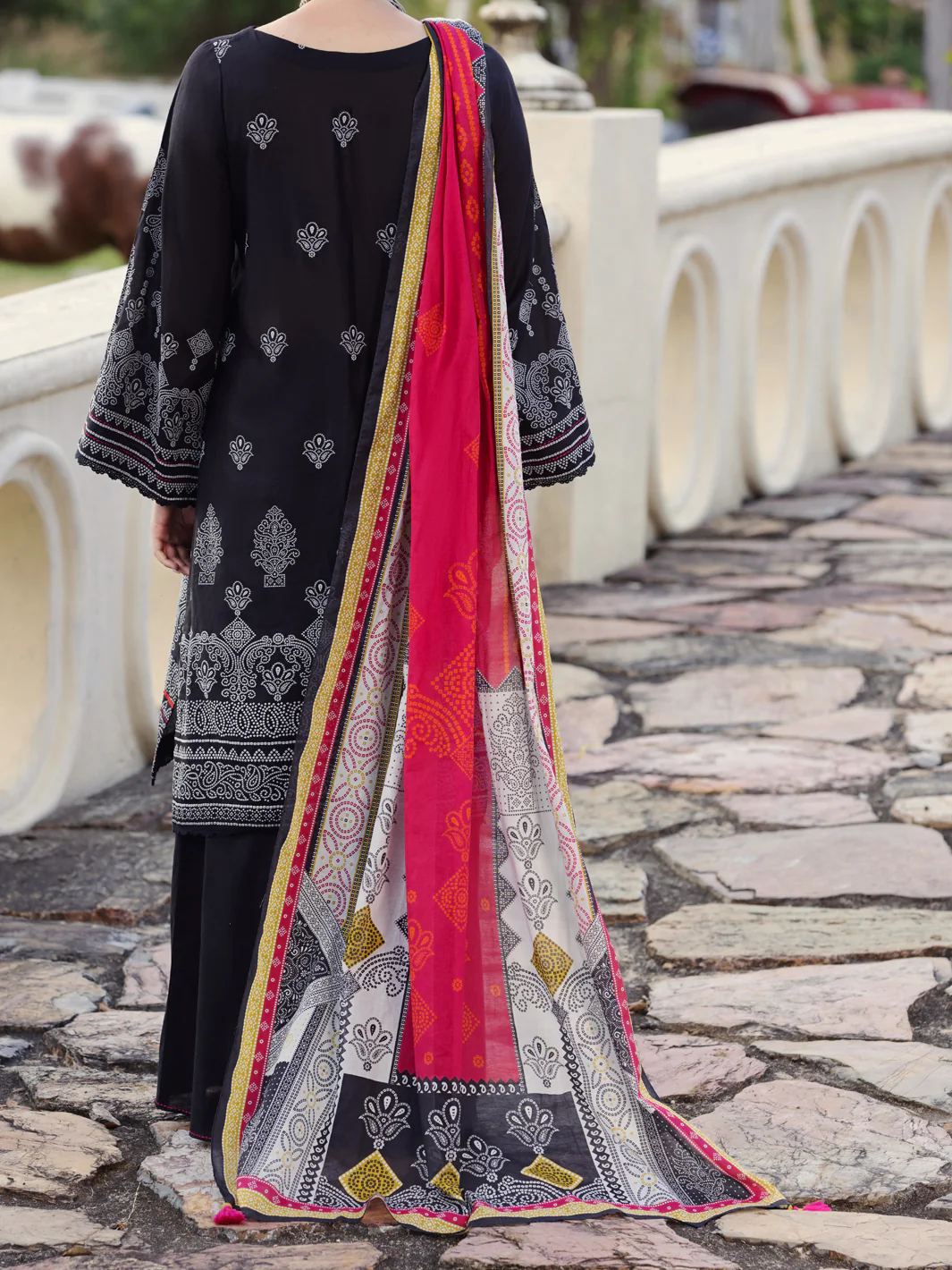 Black Lawn 3 Piece Unstitched - ALP-3PS-1512 - Image 2