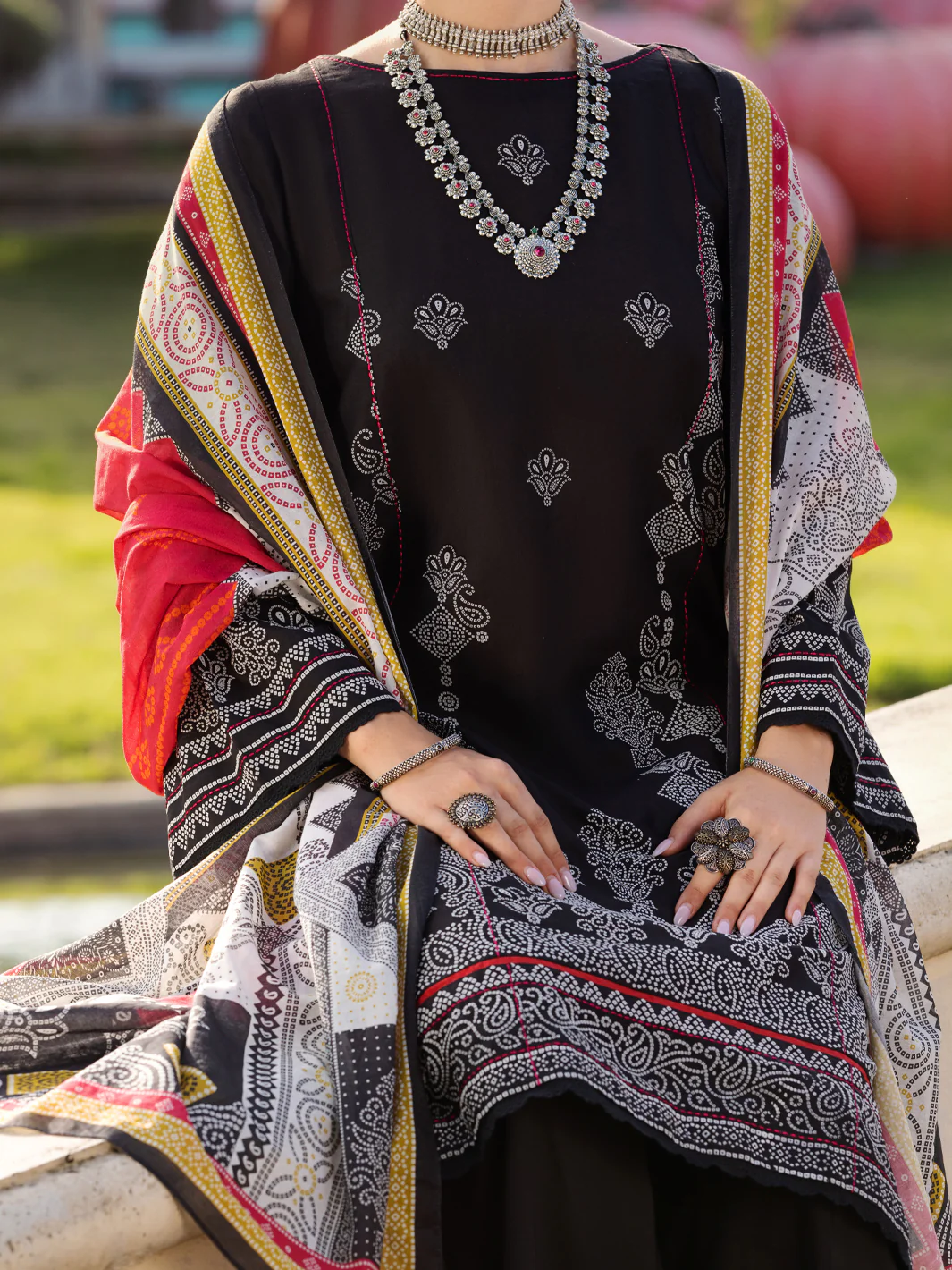 Black Lawn 3 Piece Unstitched - ALP-3PS-1512 - Image 3