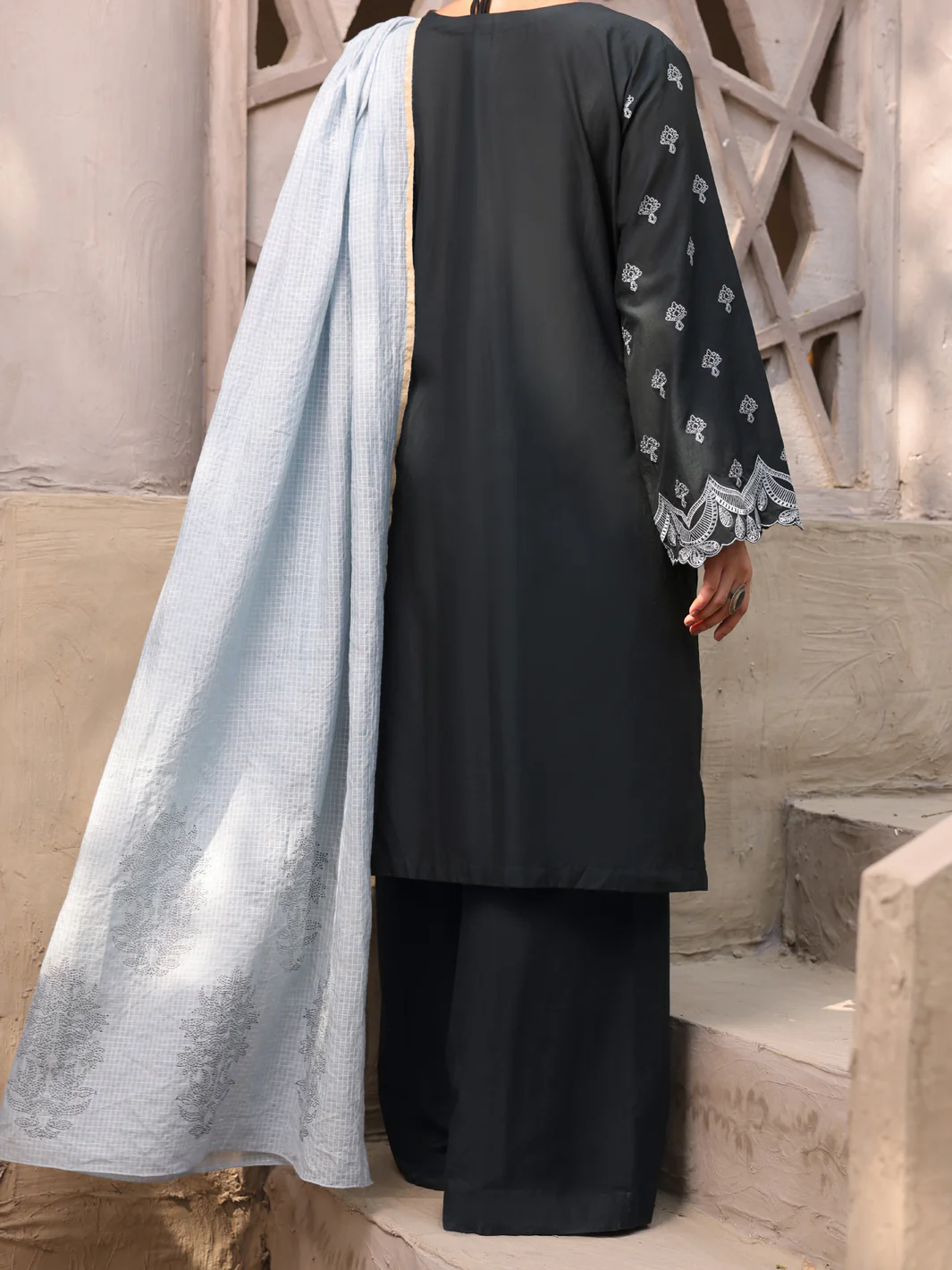 Black Cambric 3 Piece Unstitched - ALP-3PS-1631 - Image 2