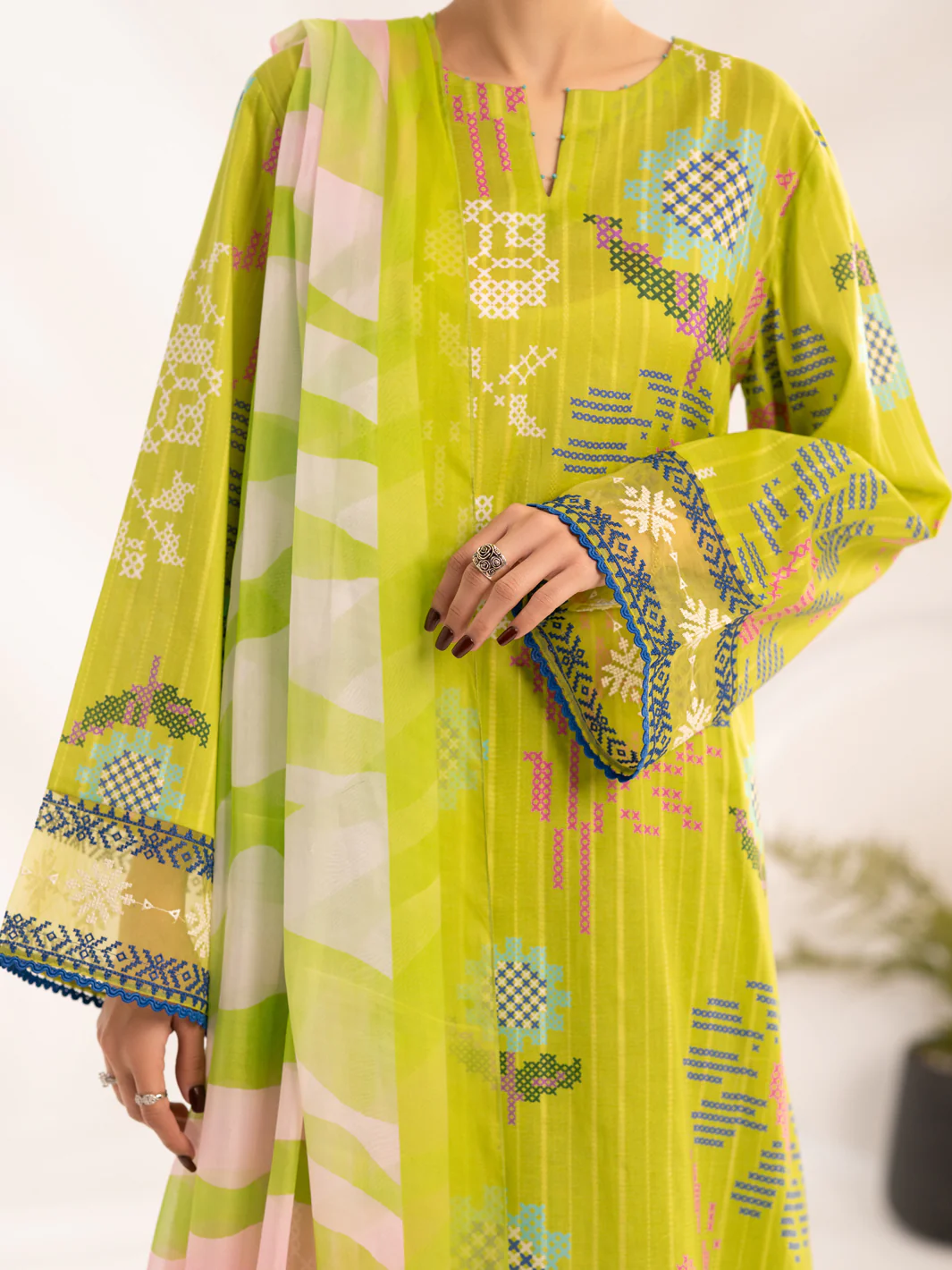 Green Lino Kara Unstitched 3Pc - ALP-3PS-2456 - Image 3