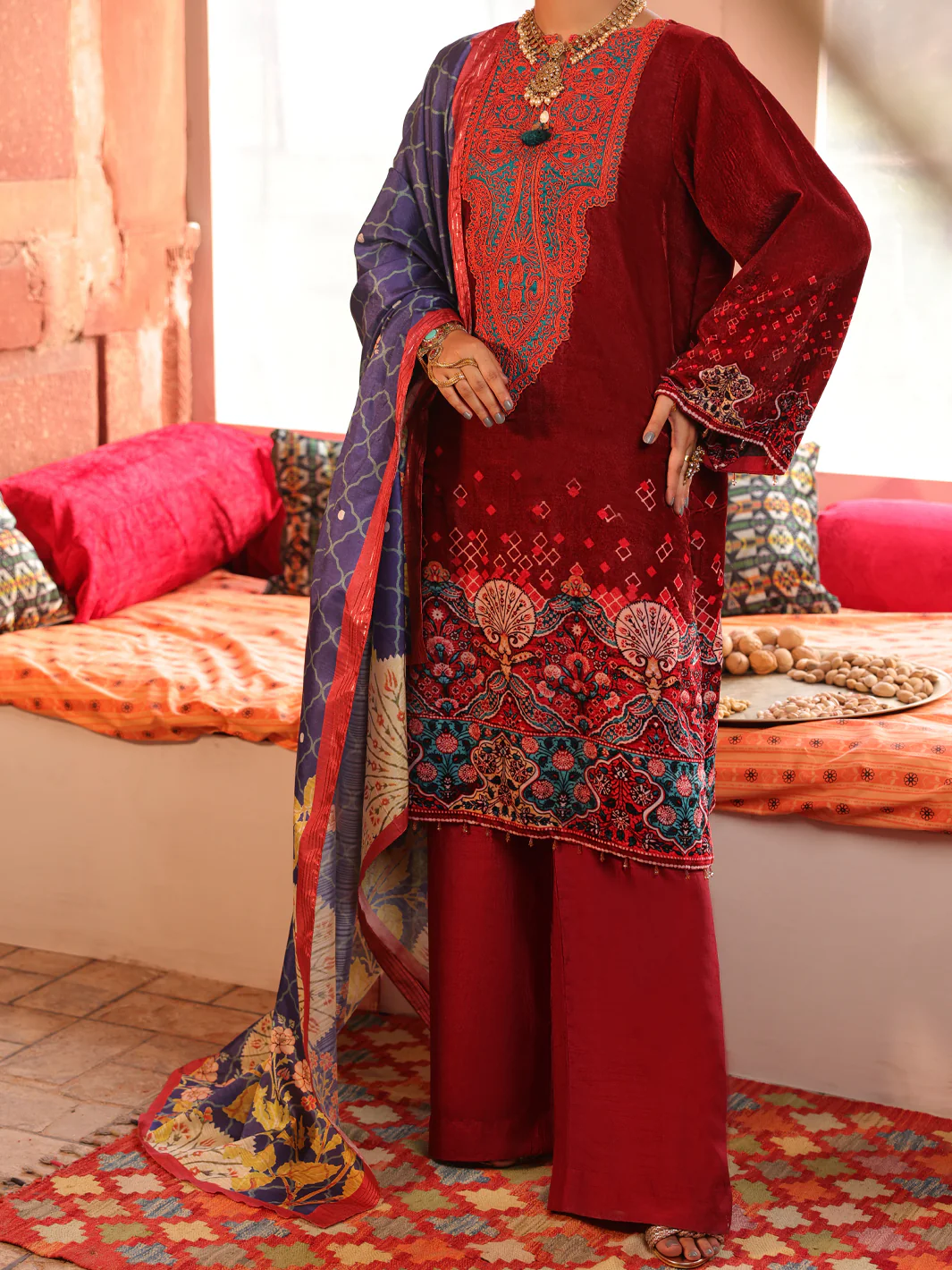 Maroon Velvet Unstitched 3 Piece - AWP-3PS-444 - Image 4