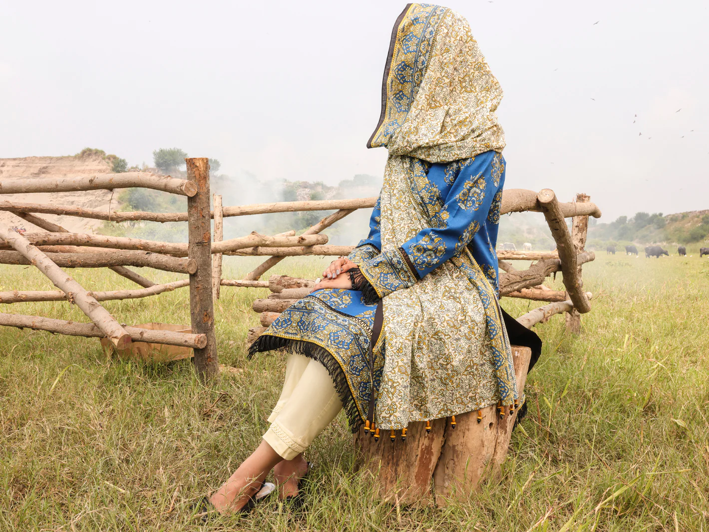 Blue Khaddar Unstitched 3 Piece - AWP-3PS-514 - Image 4